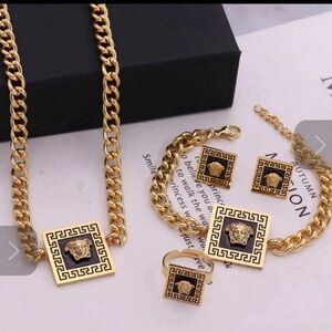 Beautiful stainless steel fashion jewelry set